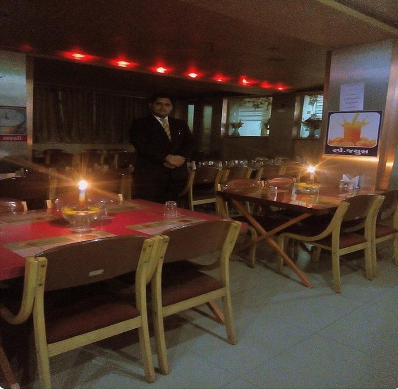 Hotel Nyay Mandir Bharuch Zewnętrze zdjęcie